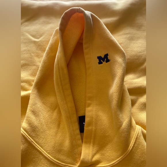 Nike Y2K/90s Michigan Wolverines Pullover Hoodie Sweatshirt in Yellow - Picture 12 of 12